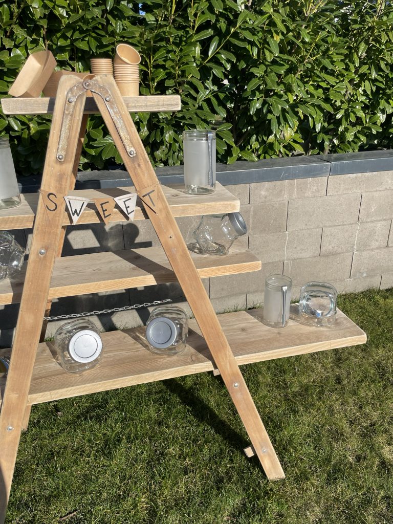 Candy Bar aus alter Holzleiter